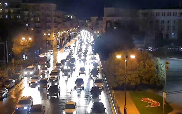 bakinin-ekser-kuce-ve-prospektlerinde-tixac-var
