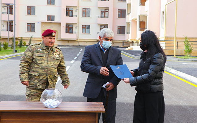 sehid-aileleri-ve-muharibe-elillerine-50-menzil-teqdim-edildi