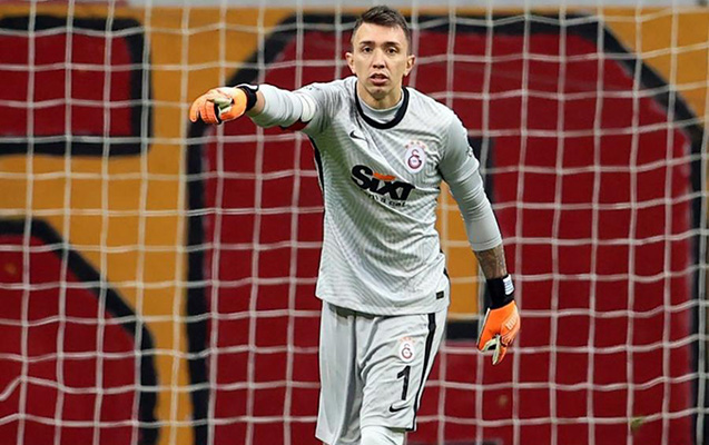 qalatasaray-muslera-ile-bagli-qerar-verdi