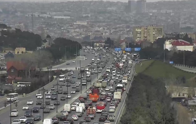 bakida-yuk-masini-asdi-yol-baglandi