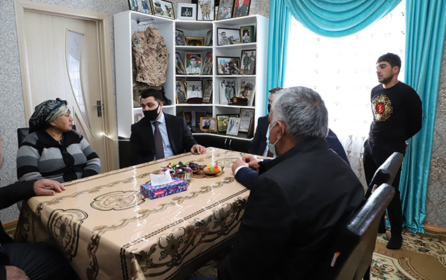 mirhesen-seyidov-sehid-ailelerini-ziyaret-etdi