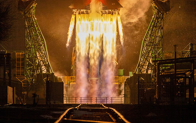 soyuz-raketi-fezaya-buraxildi