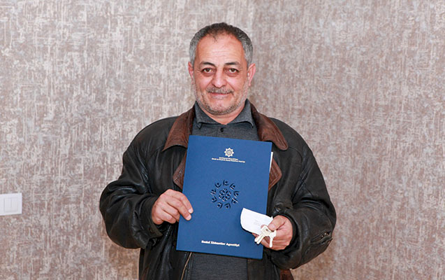 30-sehid-ailesi-ve-muharibe-eliline-yeni-evler-verildi