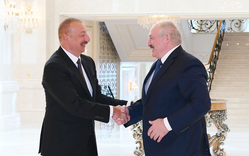 İlham Əliyev Lukaşenko ilə təkbətək görüşdü