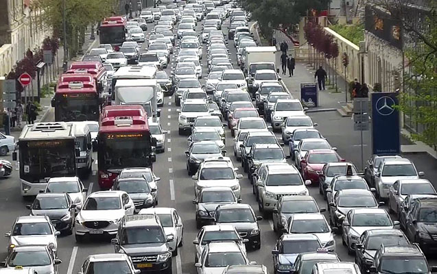 bakida-bu-yolda-guclu-tixac-var