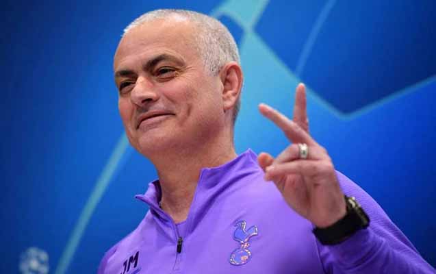 tottenhem-mourinyonu-istefaya-gonderdi