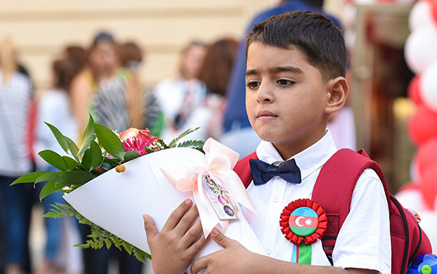 nazirden-usaqlarina-mekteb-secen-valideynlere