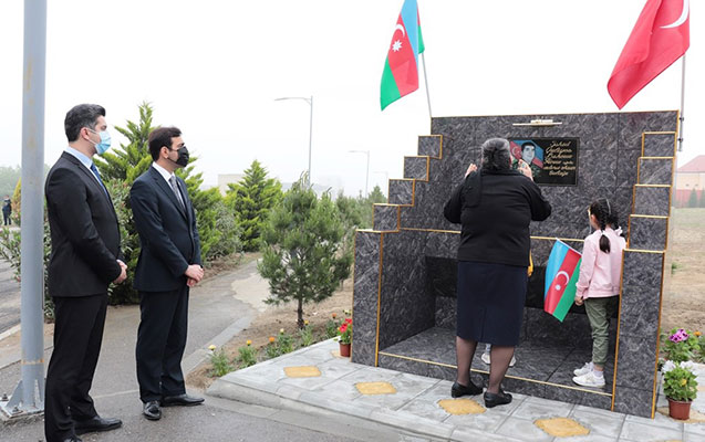 deputat-ve-icra-bascisi-sehid-bulaginin-acilisinda-istirak-etdi