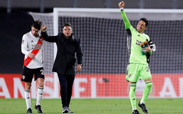 meydana-qapicisiz-cixib-qalib-geldiler