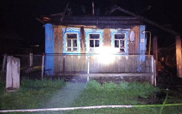 rusiyada-bir-ailenin-6-uzvu-yanaraq-oldu