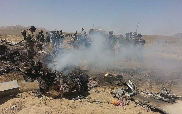 efqanistanda-herbi-helikopter-qezaya-dusdu