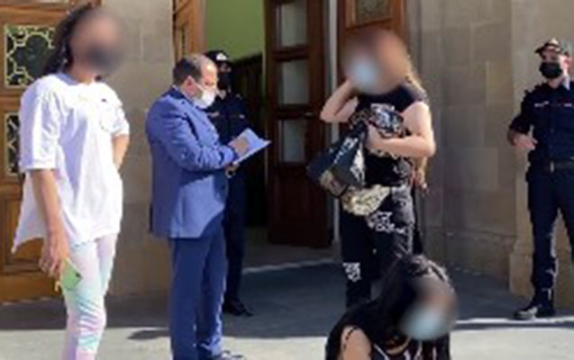 polis-cinsi-azliqlara-tezyiq-gosterib