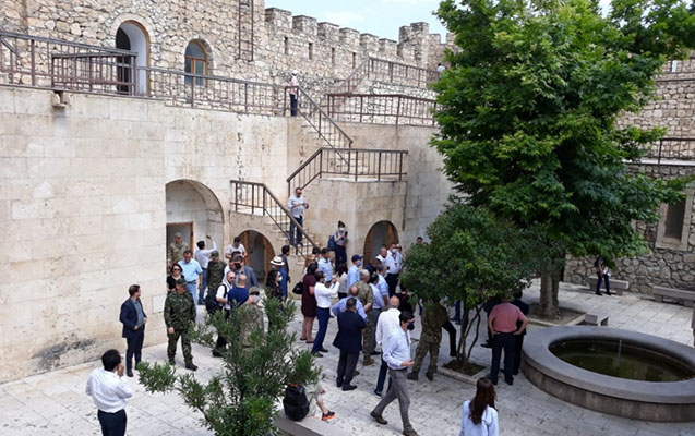 xarici-diplomatlar-sahbulaq-qalasinda