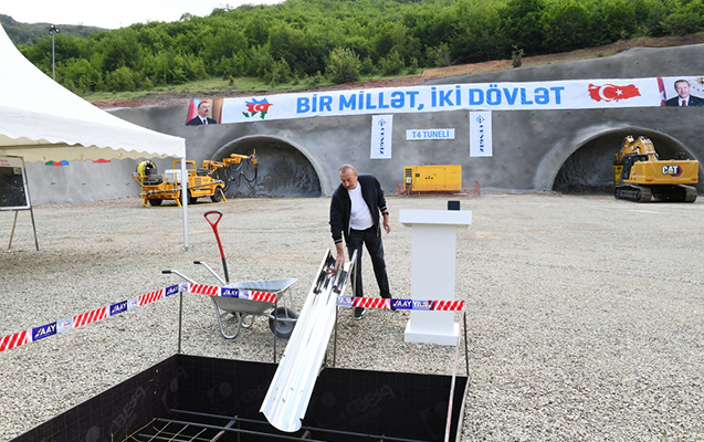 Prezident Şuşa yolundakı tunelin təməlini qoydu