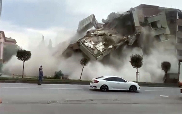 turkiyede-yasayis-binasi-bele-ucuruldu