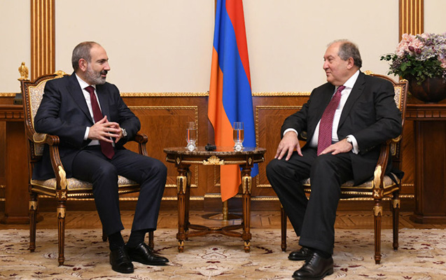 ermenistan-prezidenti-pasinyani-tebrik-etdi