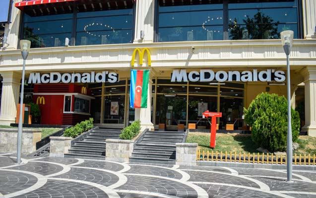 mcdonalds-azerbaycan-plastikden-istifadeni-azaldir