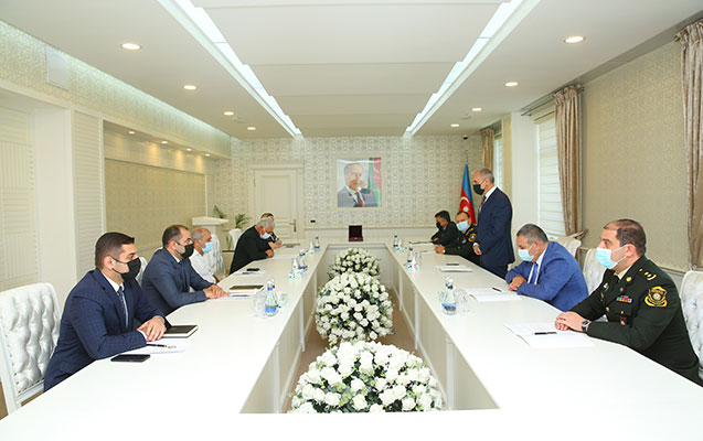 bineqedide-sehidin-atasina-qarabag-ordeni-teqdim-edildi