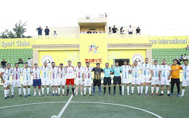 jurnalistlerle-polisler-futbol-matcinda-uz-uze-geldi