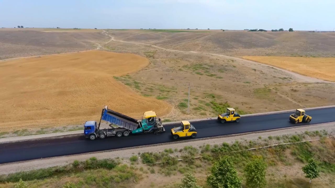 “Zəfər yolu”nun asfaltlanmasına başlanıldı - Fotolar