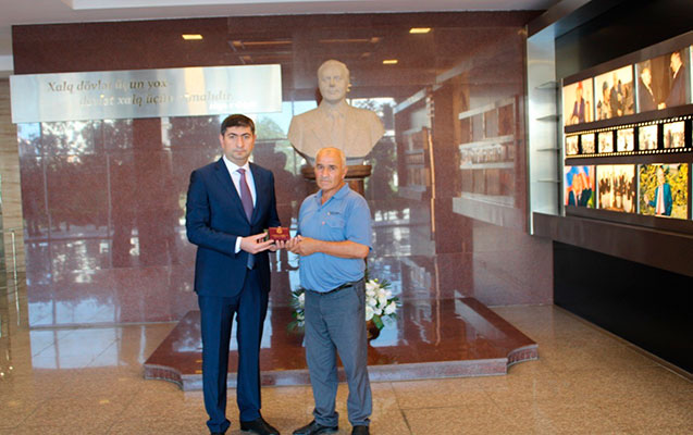 yasamalda-sehid-ailesine-veten-ugrunda-medali-teqdim-edildi