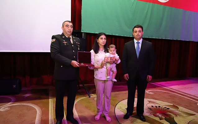 daha-bir-sehidin-ordeni-dogum-gununde-ailesine-teqdim-olundu