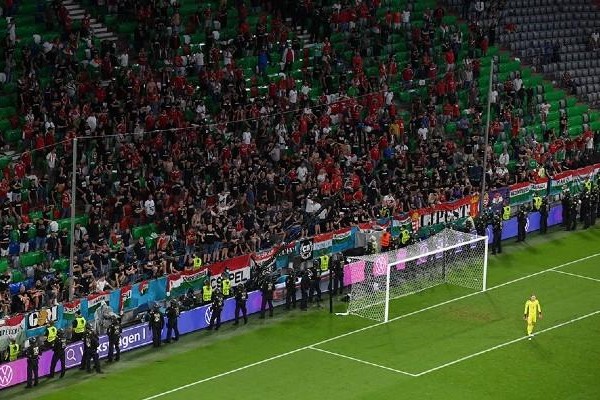 uefa-dan-macaristana-sert-ceza