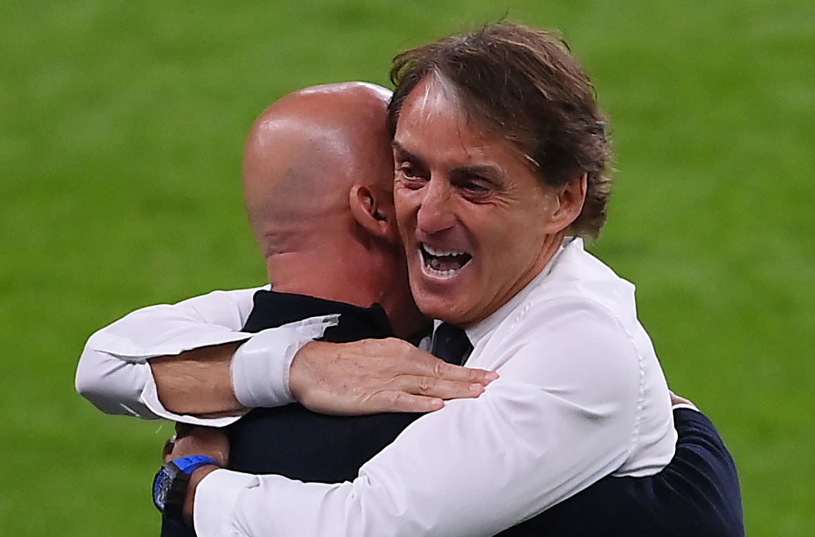 mancini-finaldan-sonra-agladi