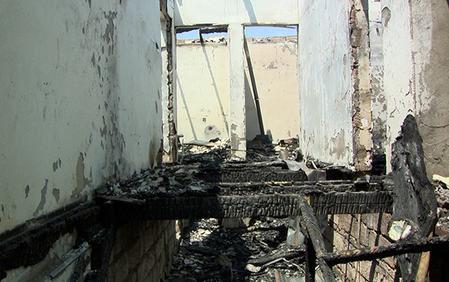 qetl-toretdi-iz-itirmek-ucun-evi-ve-meyiti-yandirdi