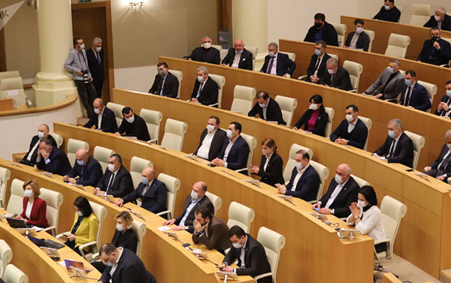 gurcustan-parlamentinde-fovqelade-rejim-tetbiq-edilir