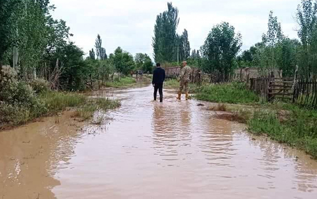 qirgizistana-sel-geldi
