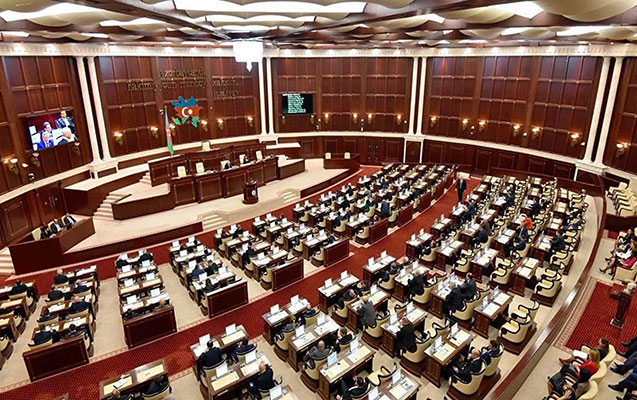 parlamentde-merhum-deputatlarin-xatiresi-yad-edildi