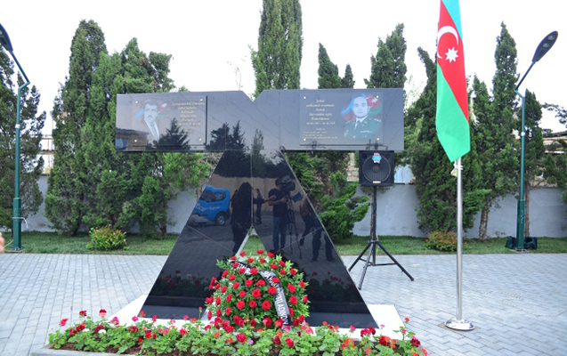 sehid-kazimaga-kerimovla-babek-ramaldanova-xatire-lovhesi-qoyuldu