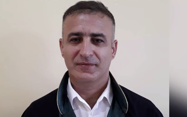 polis-mehkemede-vekili-doyerek-zaldan-cixarib