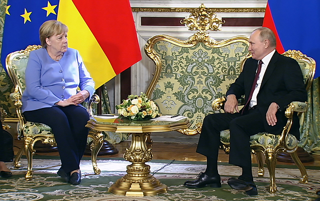 putin-ve-merkelin-gorusu-basladi