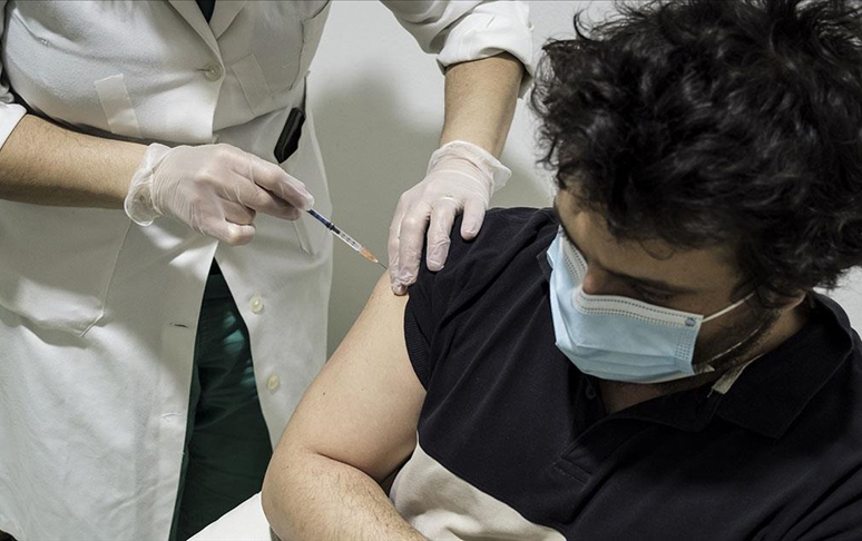 İtaliyada üçüncü doza vaksinasiyaya başlanılır