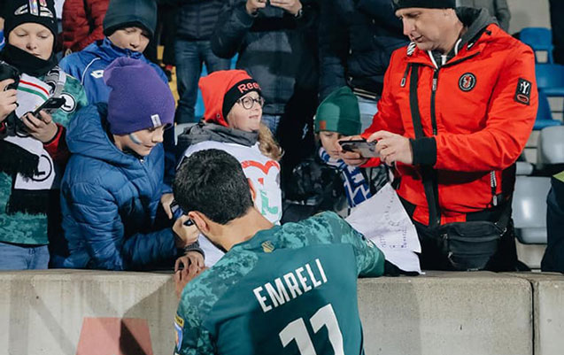 mahirden-seni-sevirem-yazan-azarkese-jest