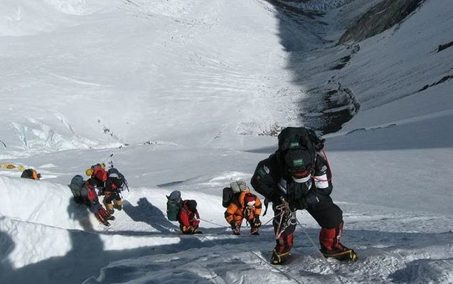 iranda-alpinistler-qar-ucqununun-altinda-qaldi