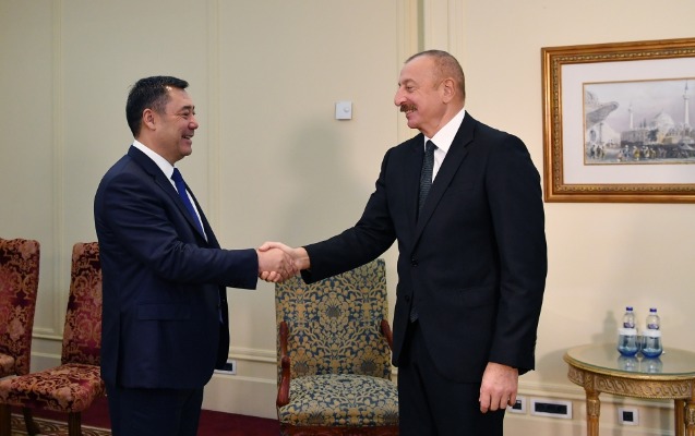 ilham-eliyev-istanbulda-qirgizistan-prezidenti-ile-gorusdu