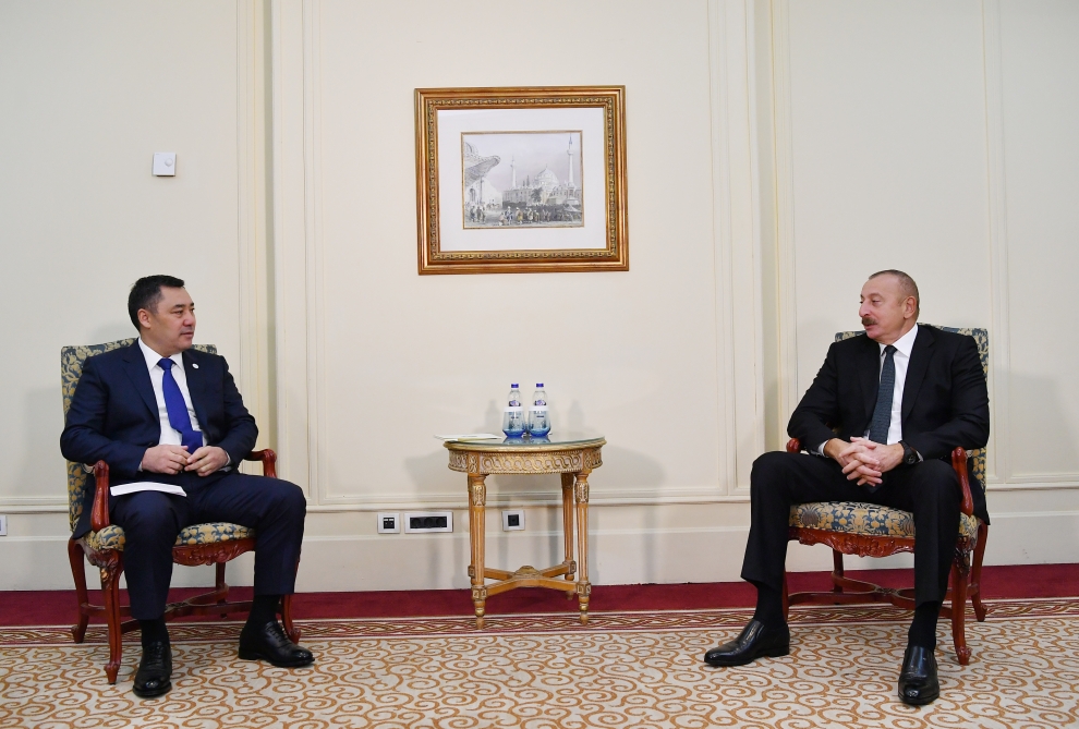İlham Əliyev İstanbulda Qırğızıstan Prezidenti ilə görüşdü - Fotolar