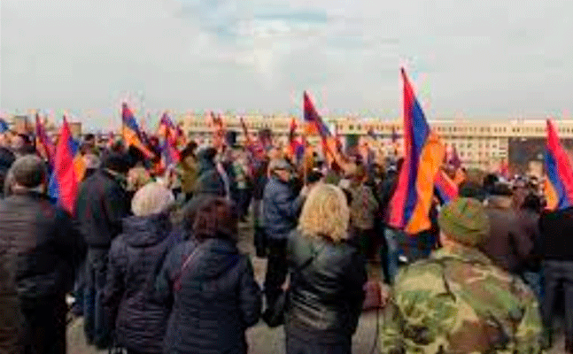 Ermənistanda əhalinin silahlandırılması tələb edilir