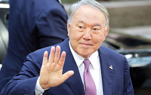 nazarbayev-olkeni-terk-edib