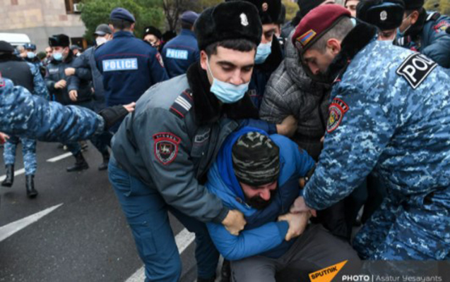 Ermənistanda etiraz aksiyasında 6 nəfər saxlanıldı
