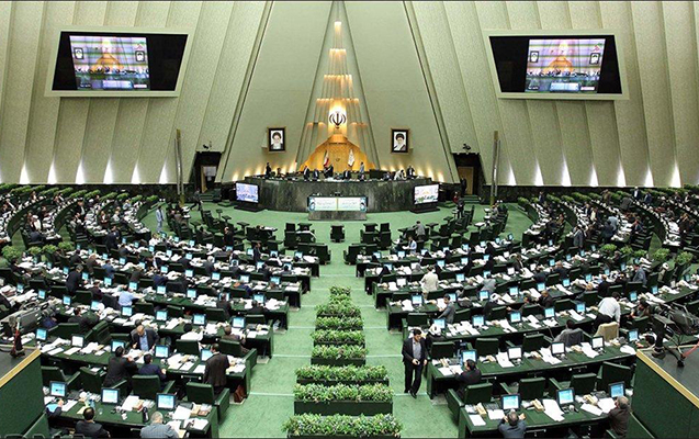 iran-parlamentinde-yangin-deputatlar-texliyye-olundu