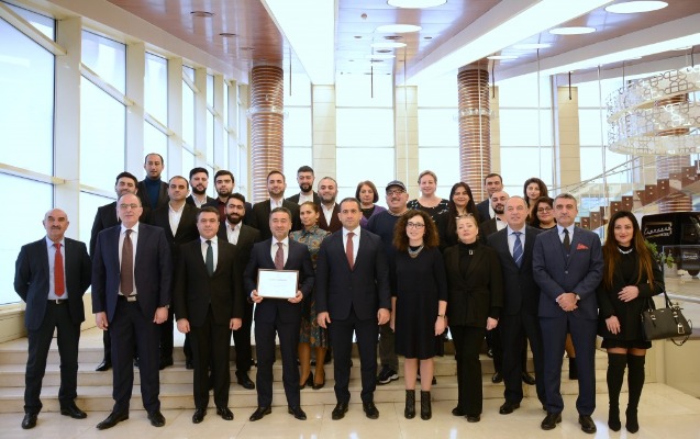 planet-parni-iz-baku-kvn-teatri-20-yasini-qeyd-edir