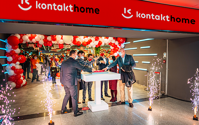 kontakt-olke-xaricinde-ilk-magazasini-acdi