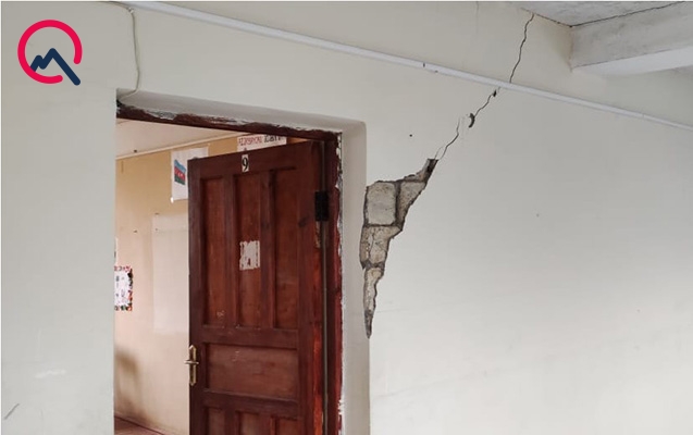 bu-mekteb-ucmaq-tehlukesi-ile-uz-uzedir