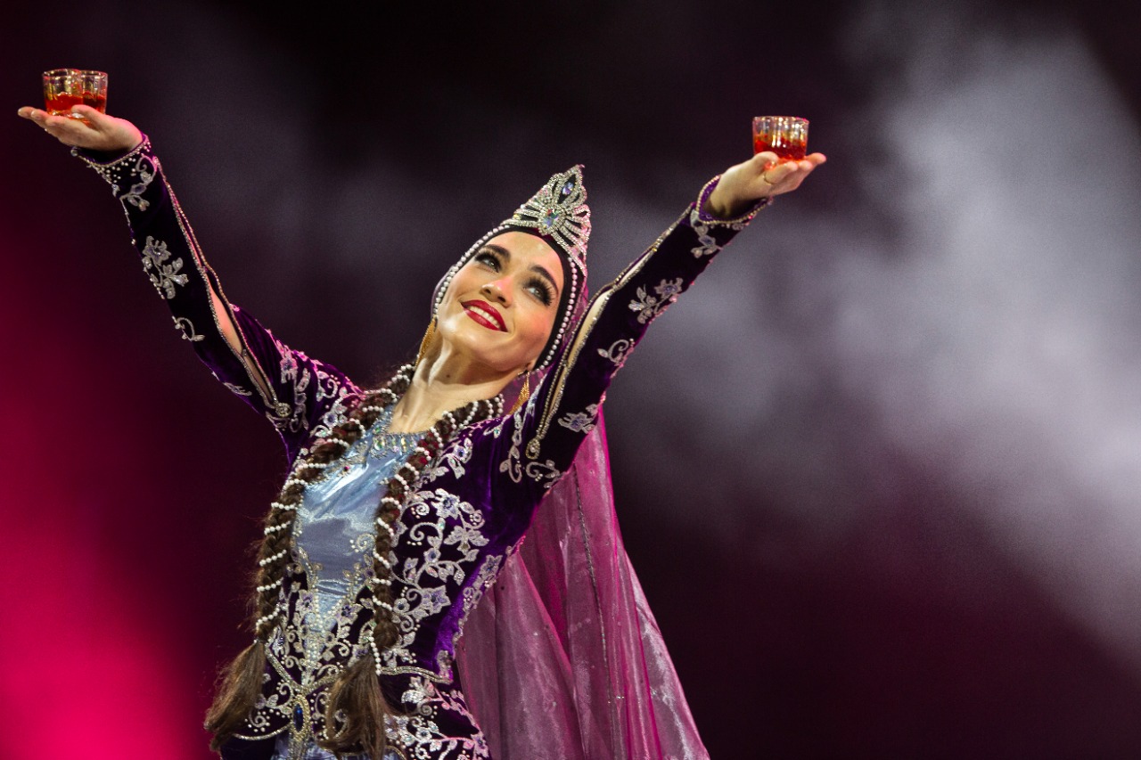 Азербайджанский танец 8. Национальный танец азербайджана. Азербайджанские танцы названия. Азербайджанские традиционные танцы. Азербайджанский народный танец.