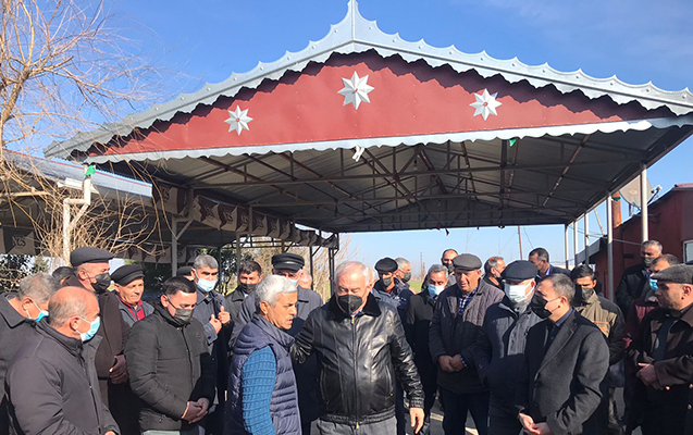 ali-aliyev-bayram-gunlerinde-vetendaslarla-gorusdu