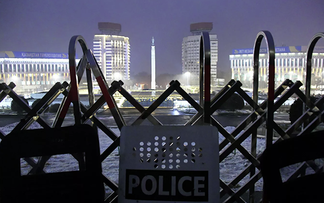 almatida-respublika-meydani-muhasireye-alindi